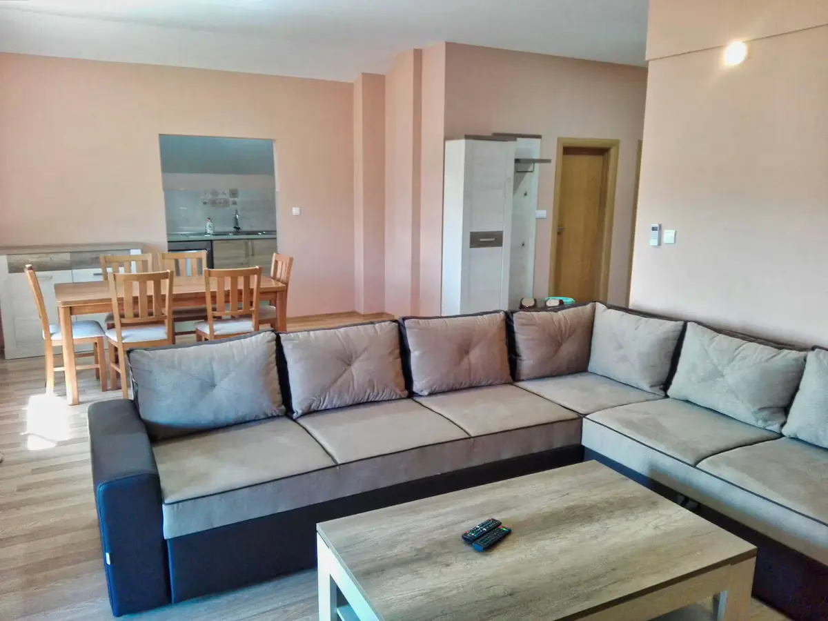 ☆ Quiet + Cozy Spacious apt with a balcony ☆