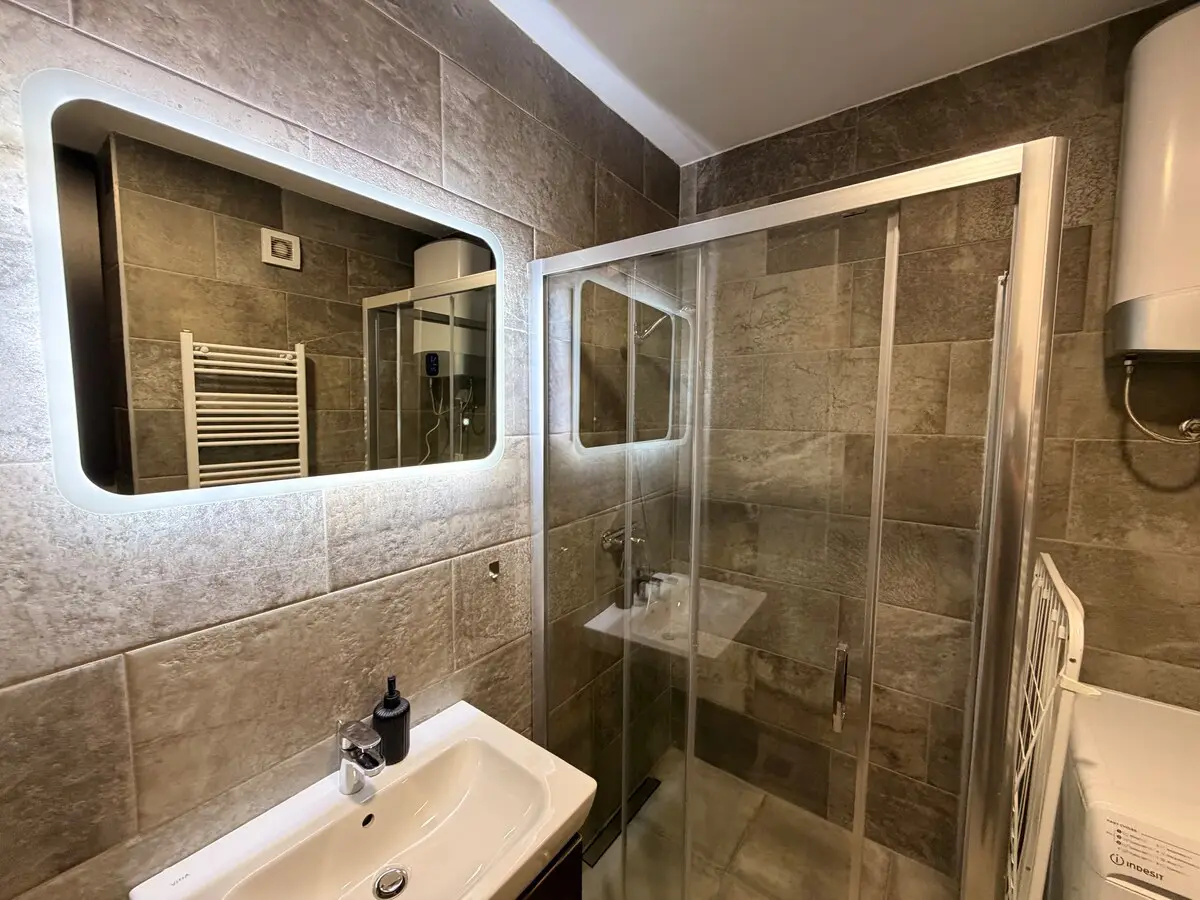 Spacious Apartment with Stunning Views & Many Beds