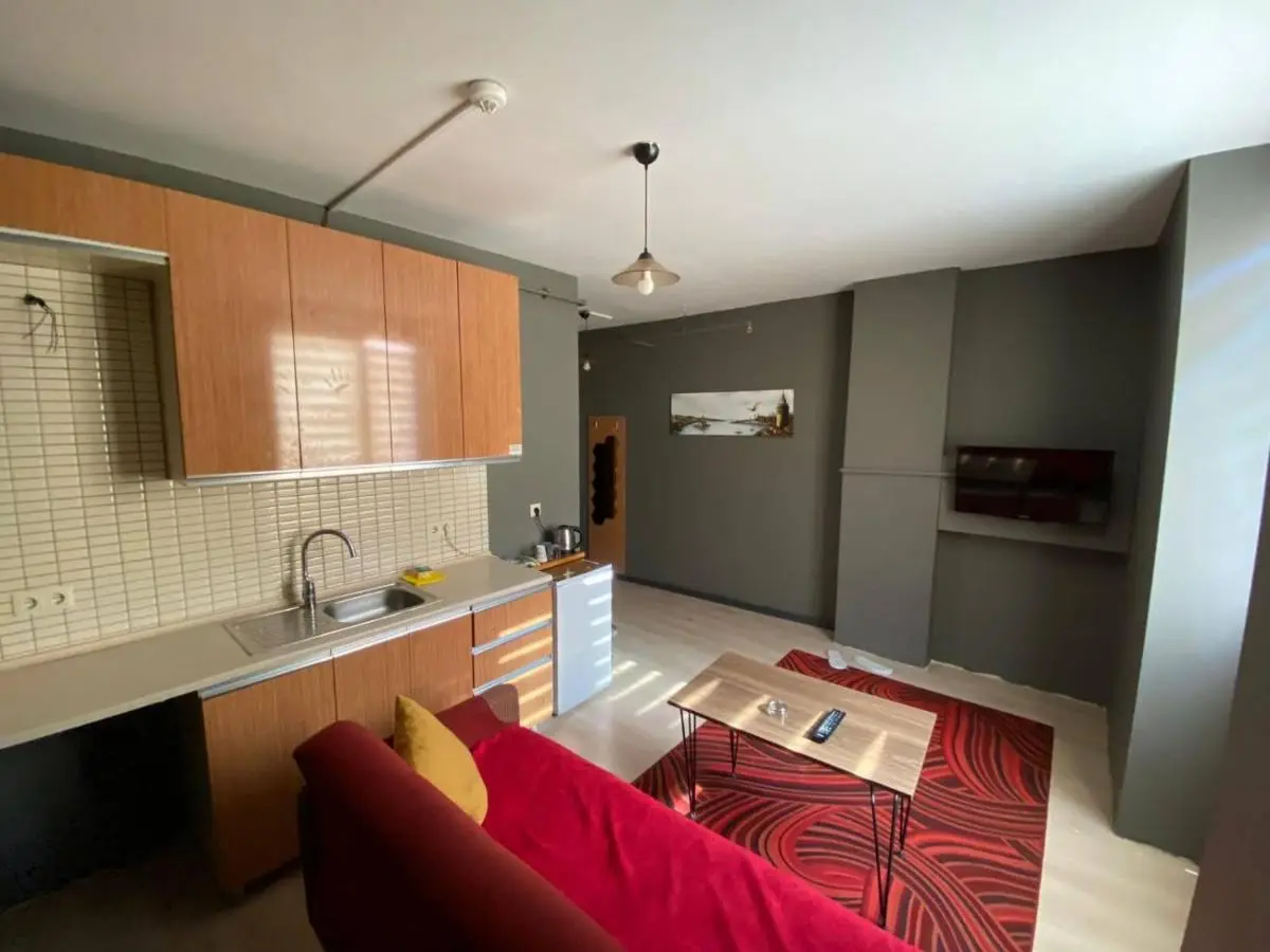 216 Hill Suites