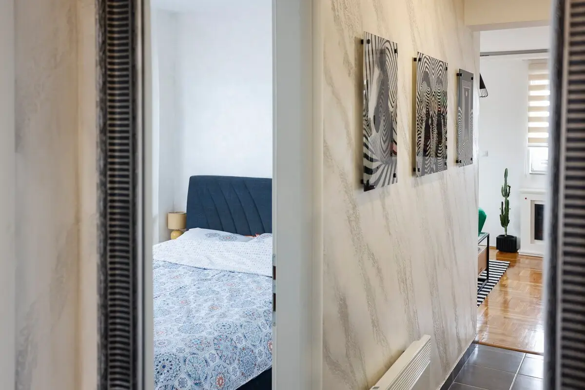 Top Floor Modern Penthouse | Free Parking