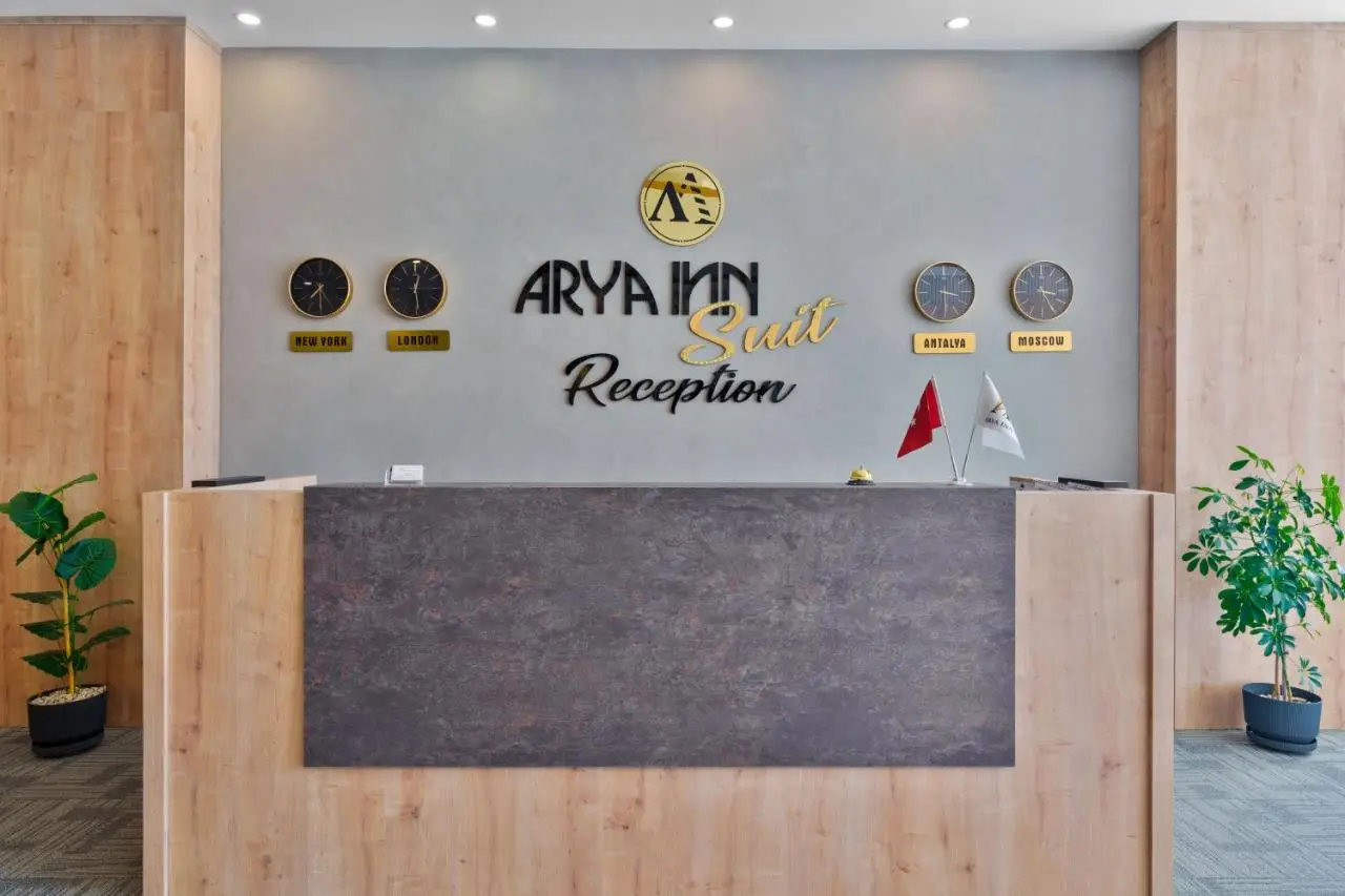 Arya inn suit