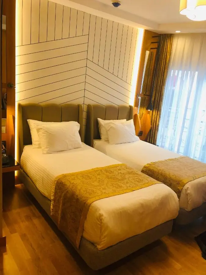 Maywood Hotel