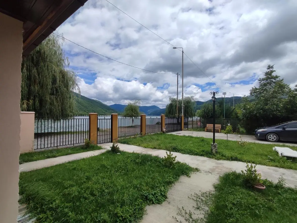 Ananuri Cottages