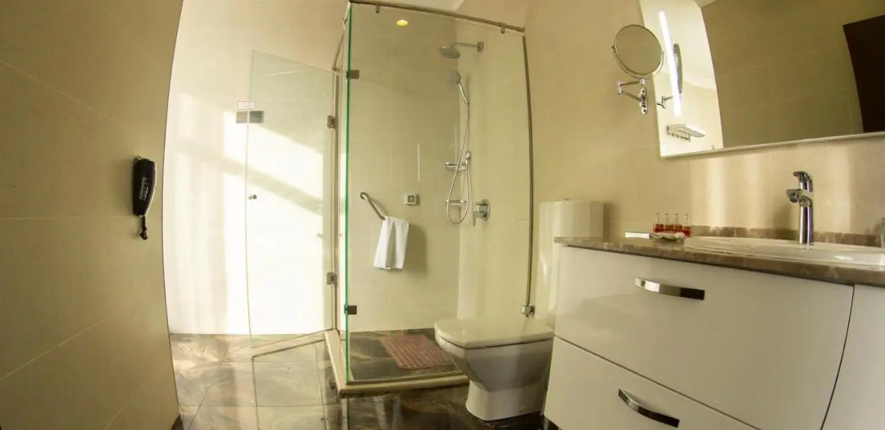Parkside Hotel & Apartments