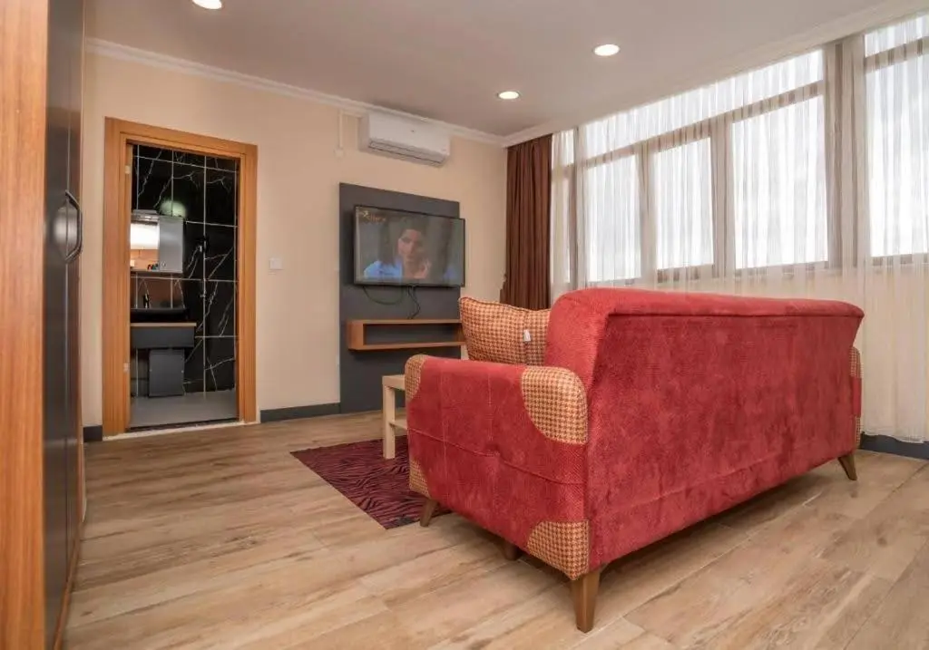 216 Hill Suites