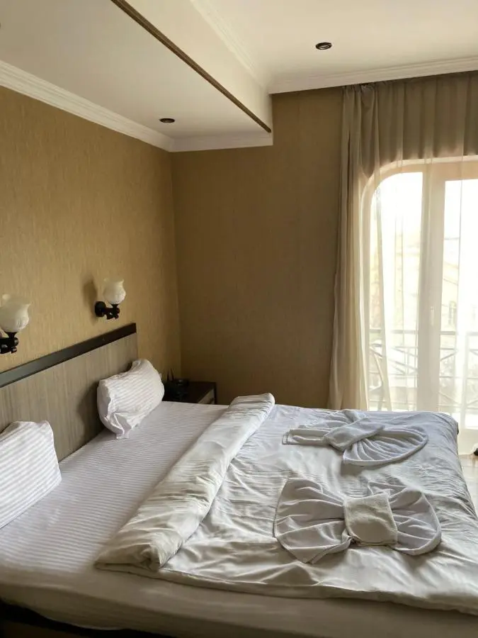 7 Baits Hotel
