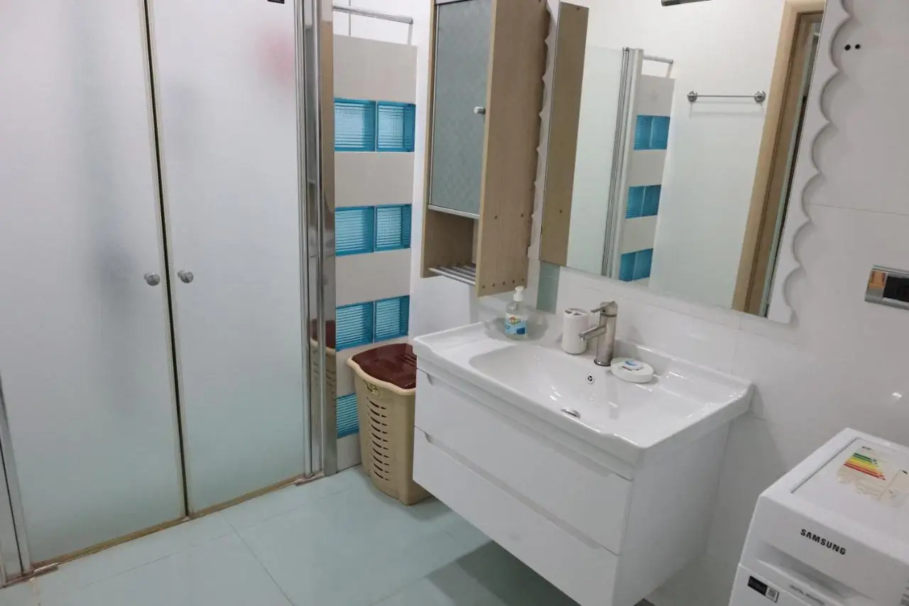 2 bathrooms apartment