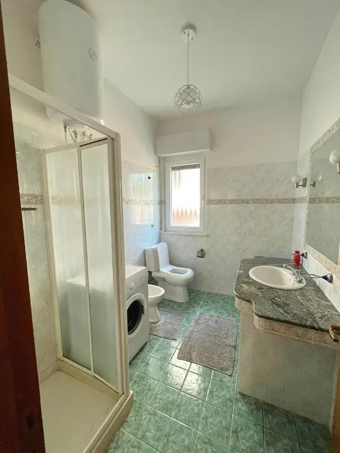 Villa Joli - Spacious Houses with Yard & Parking in Central Vlore