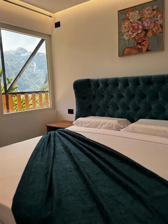 Thethi Paradise Hotel & Restaurant