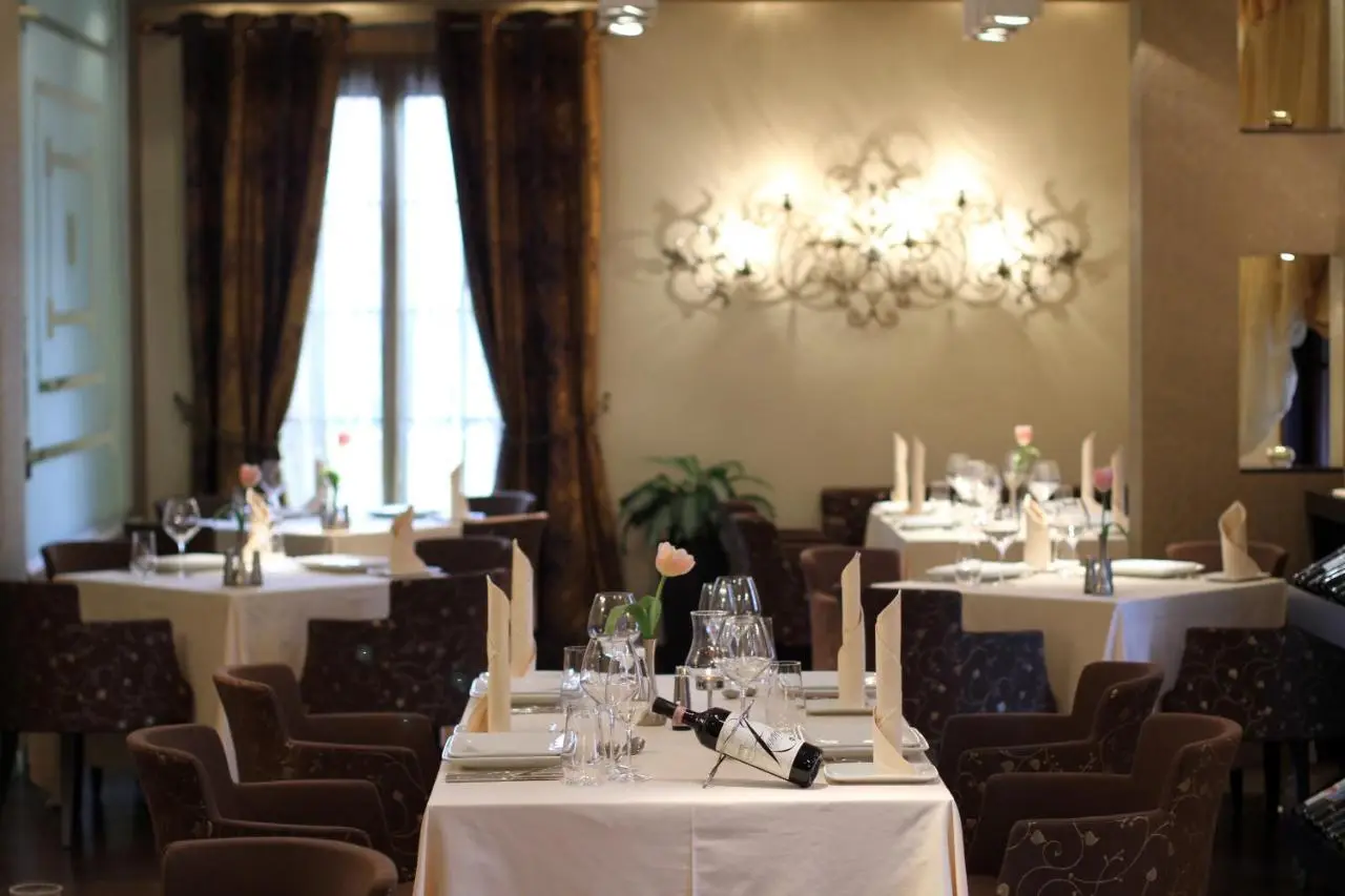MonarC Hotel