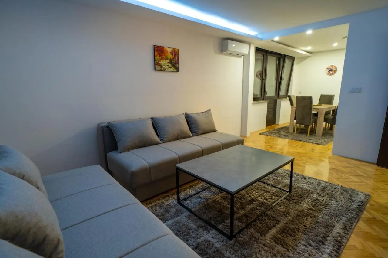 Green Riverside Apartment