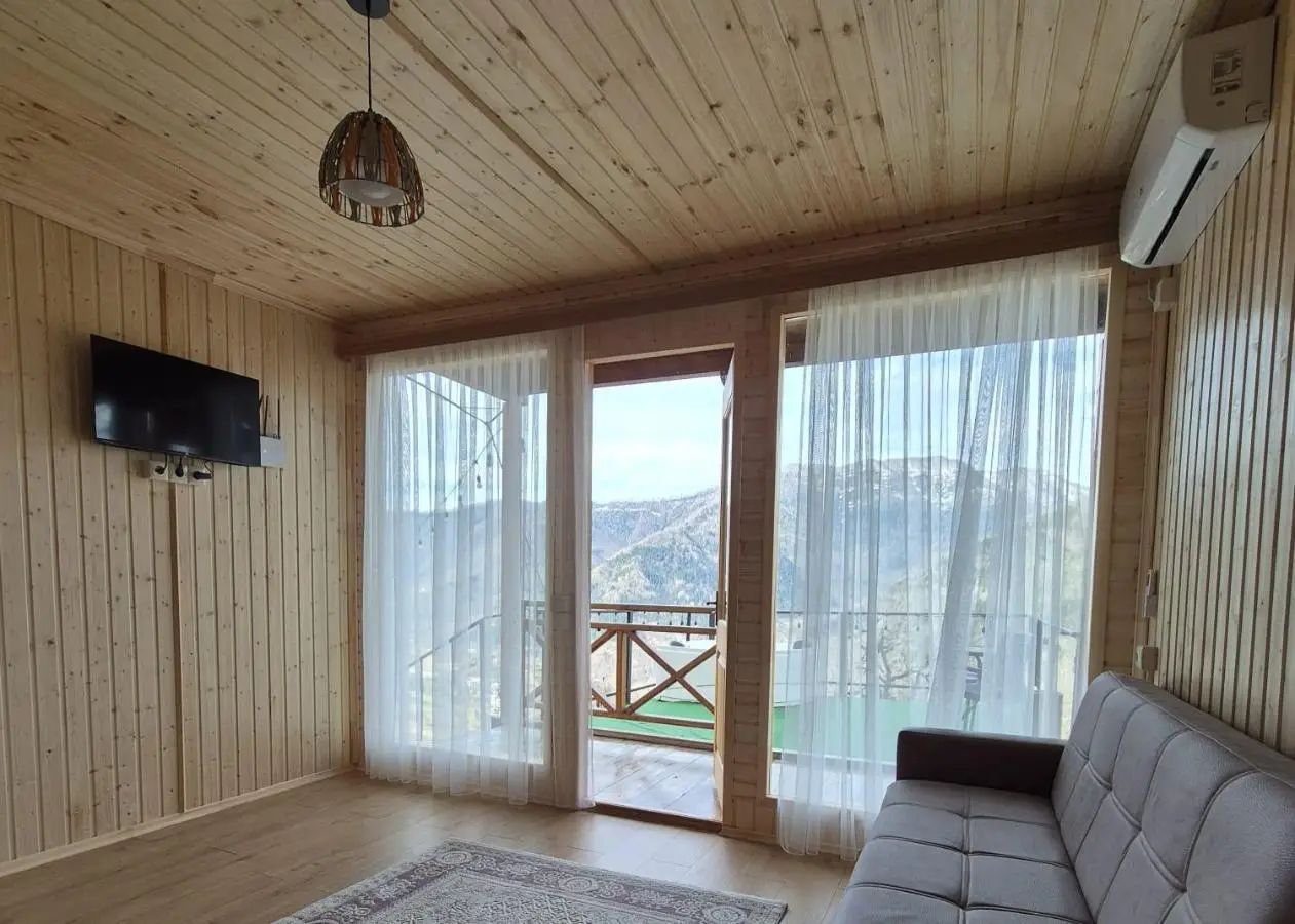 House in the clouds&სახლი ღრუბლებში
