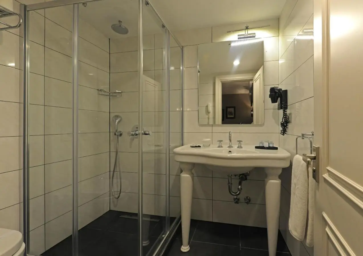 Le Petit Palace Hotel - Special Category