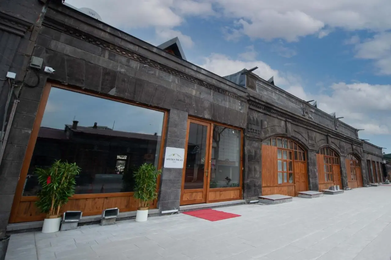 AHISKA PALAS OTEL