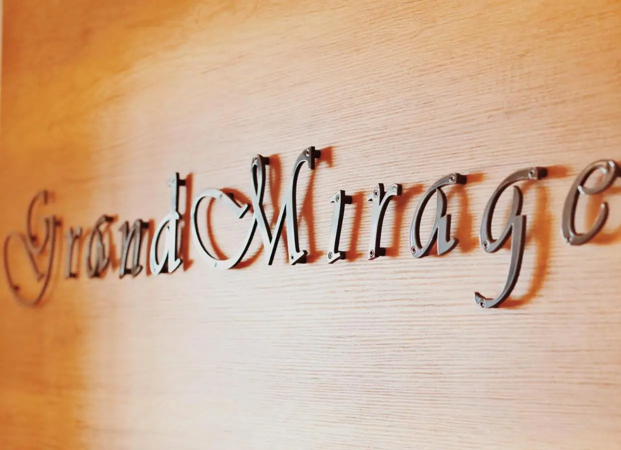 Grand Mirage
