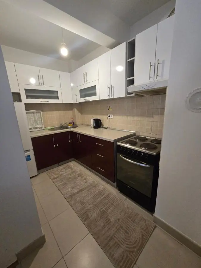 Rejjan Apartments-Spacious 2BR Apartment for 7, Free Parking, Tram to Old Town