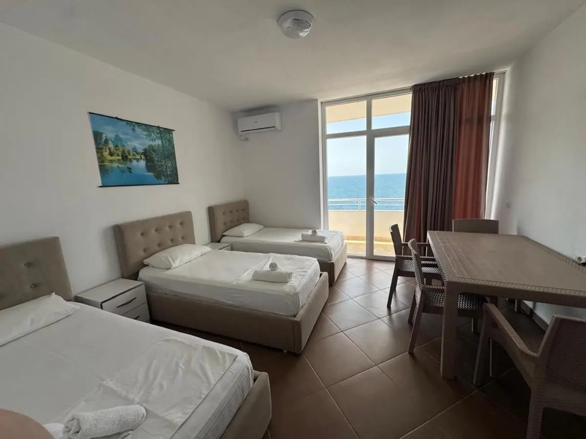Redi's Seaview Apartments