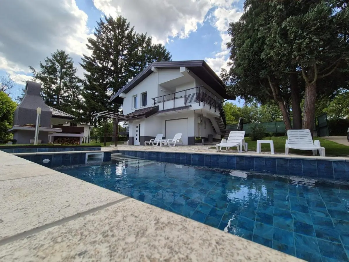 EmUm family cottage