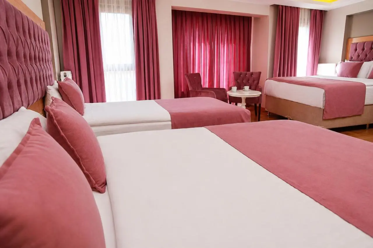 Weingart Black Pearl Hotel