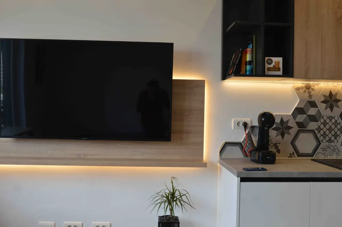 Modern brand new studio@top location+balcony view