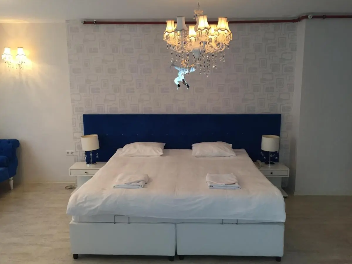 Airport Residence
