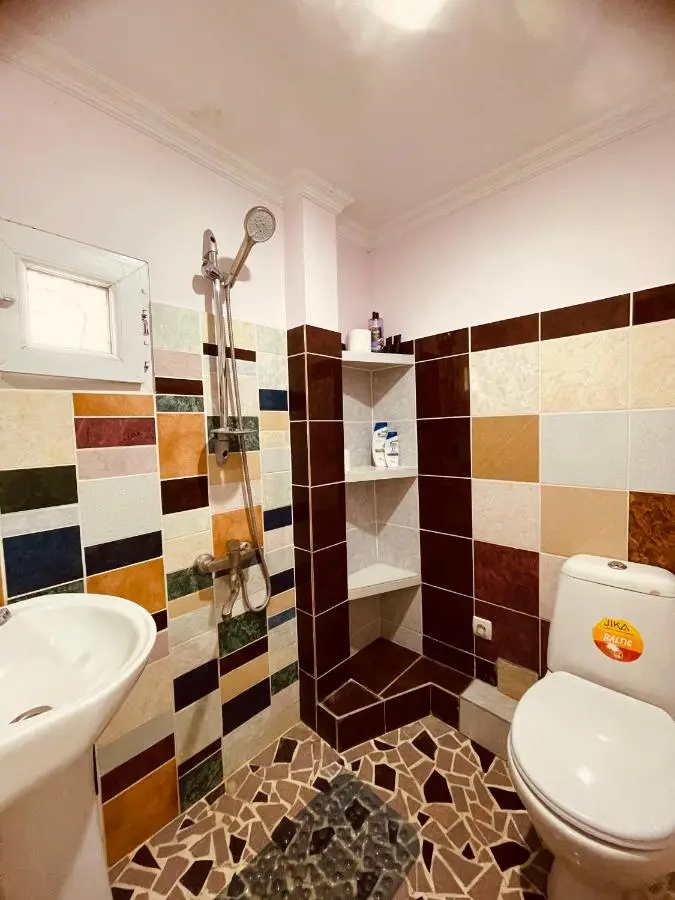 House - Kutaisi International Airport 15 Minutes- Quiet cozy house with parking
