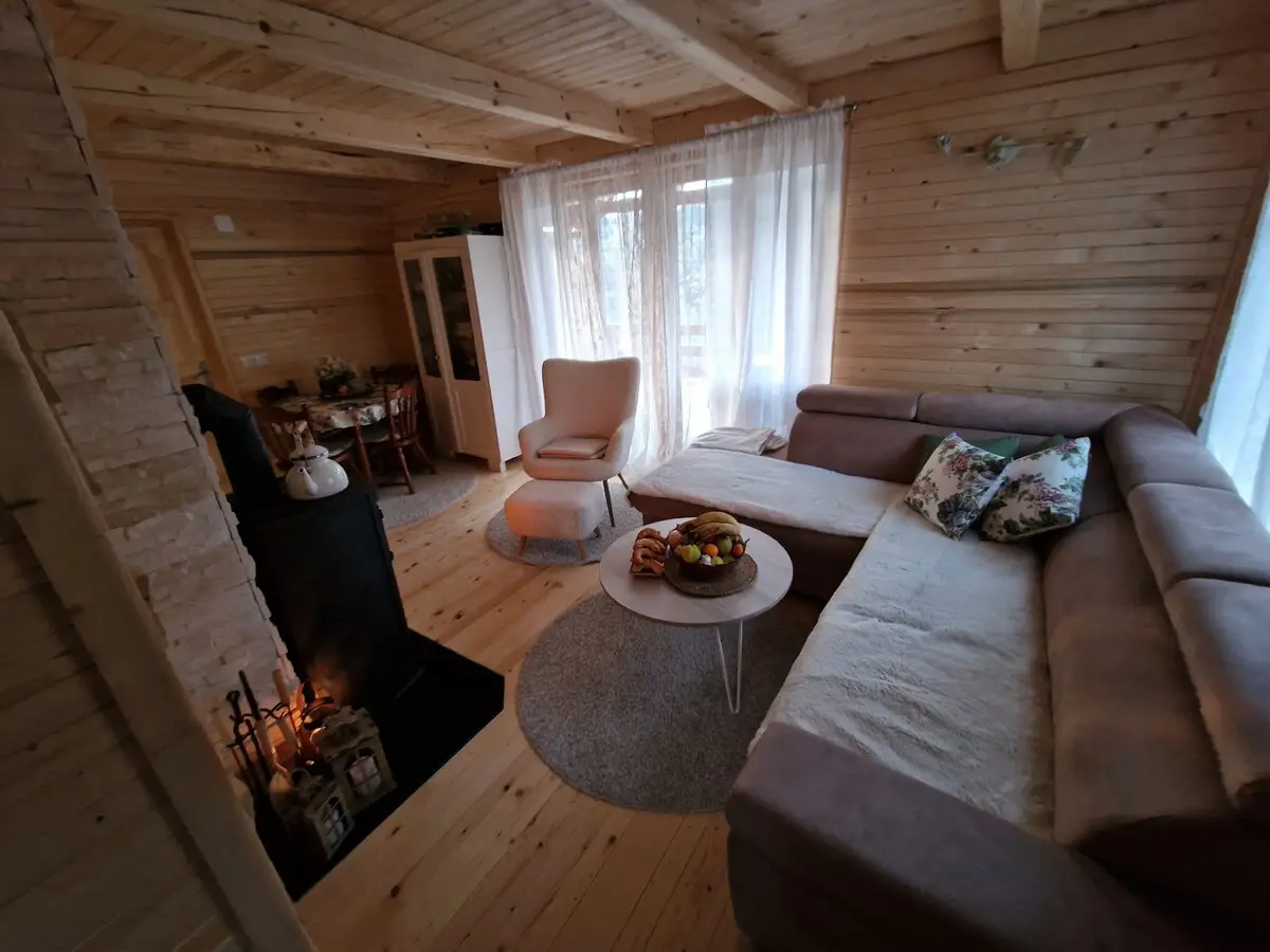 BURKE Log Cabin