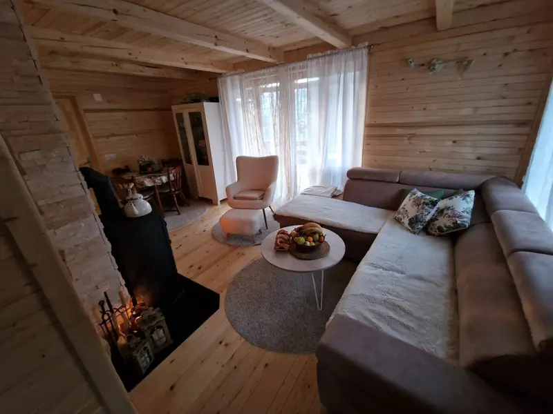 BURKE Log Cabin