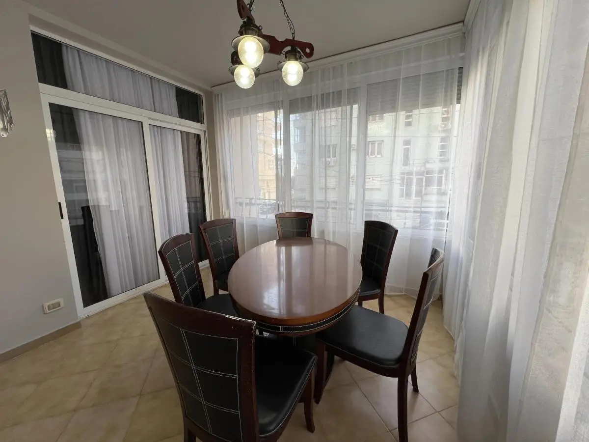Elly Apartment