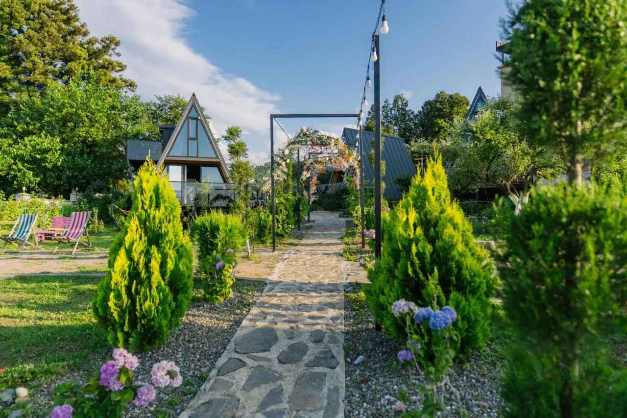 La'Familia Cottages