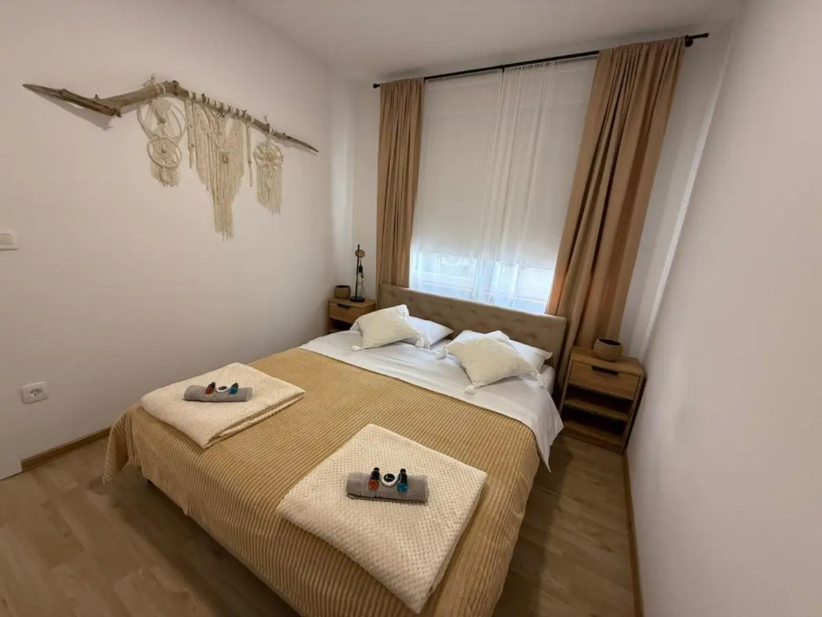Apartment 528
