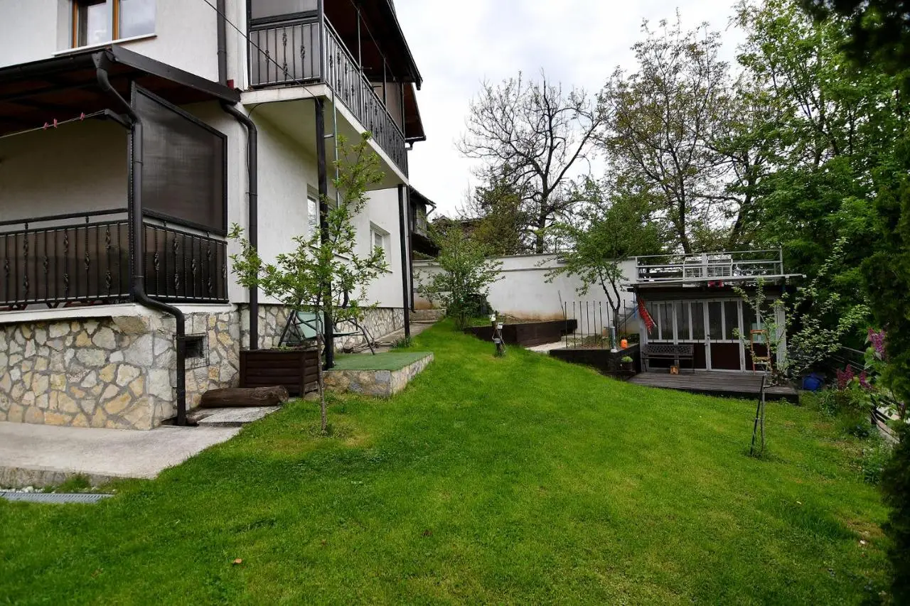 Garden of Dreams & Free Private Parking