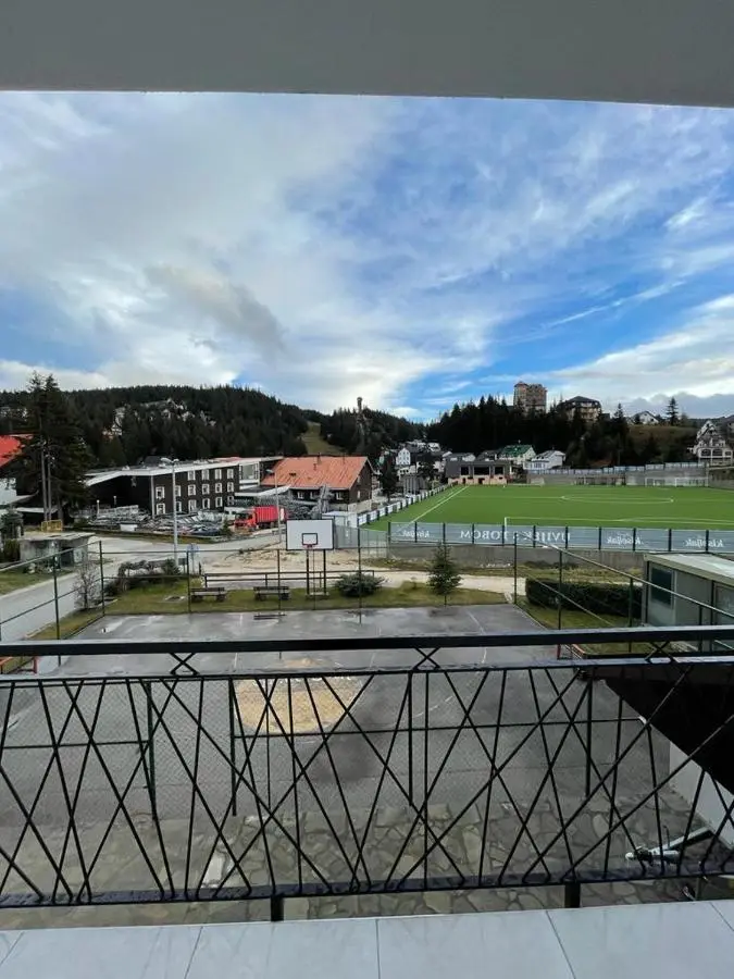 Apartments and Rooms Ski