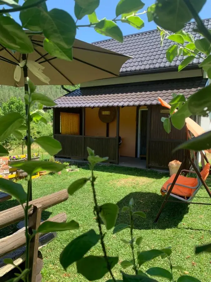 Vikendica Žute dunje Jajce