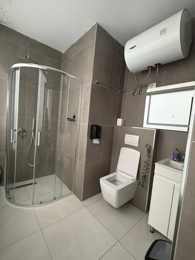 Hi5 Rooms