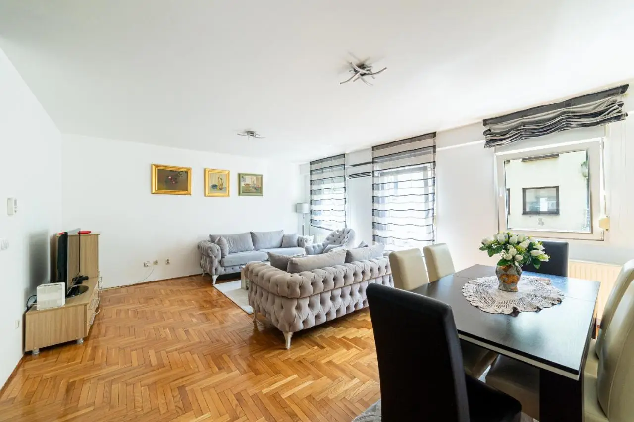 CityCenter Cekalusa Two bedroom Apartment with garden