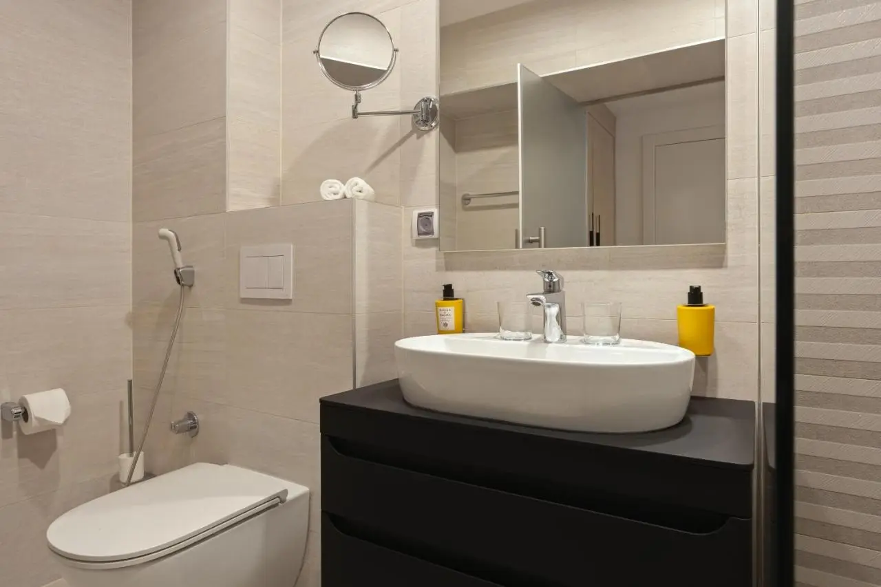 Apeiro City Avant-garde Hotel