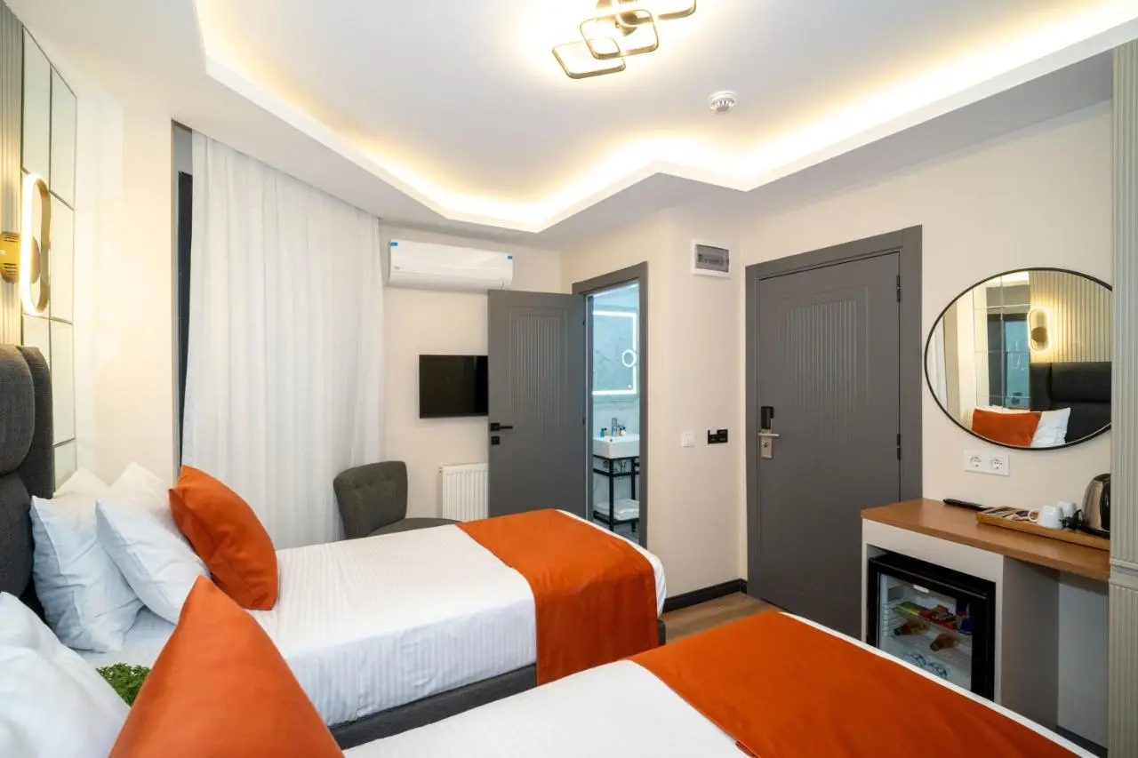 Robin Hotel