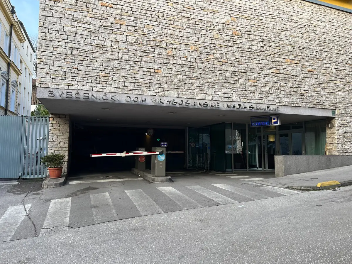 Luxurious  Apartment in Old Town+Parking