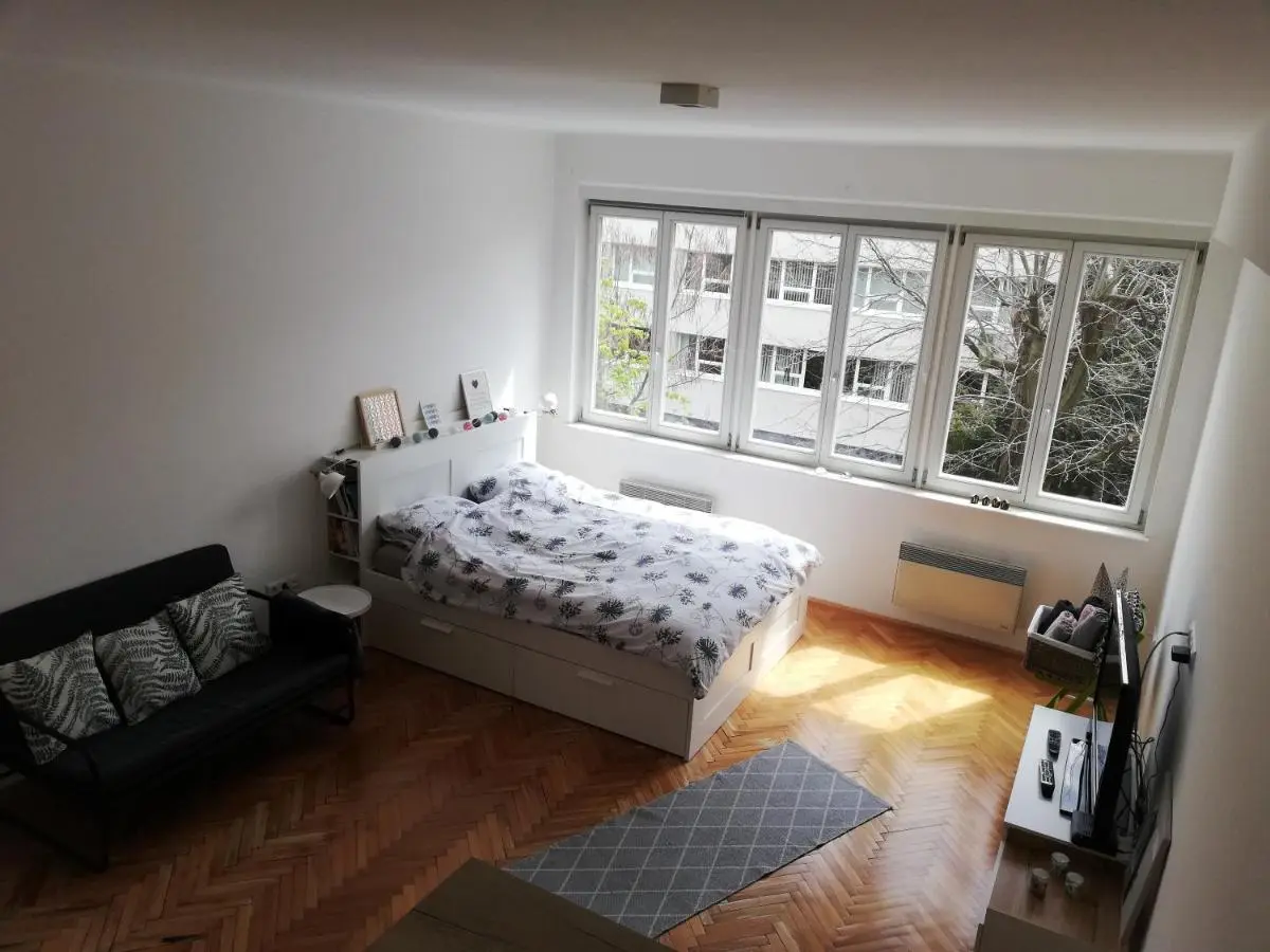 Sunny & Quiet Studio - Central Location