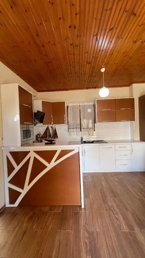 July Seaview Apartments