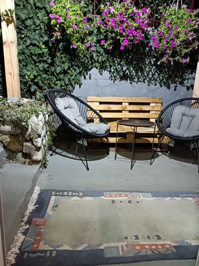 Cozy apartment with garden