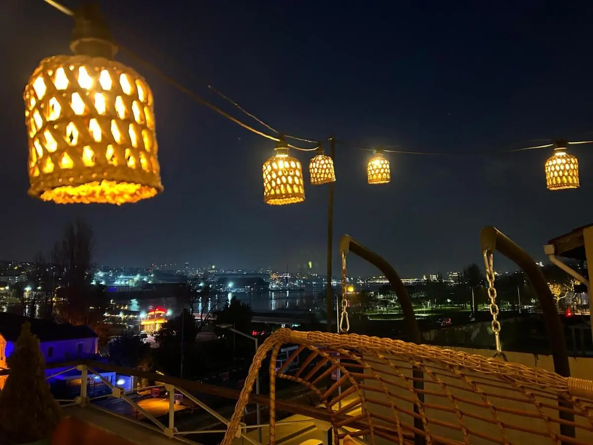 Waterfront Villa by the Tram - Private Terrace with Dome & Golden Horn View in Fatih
