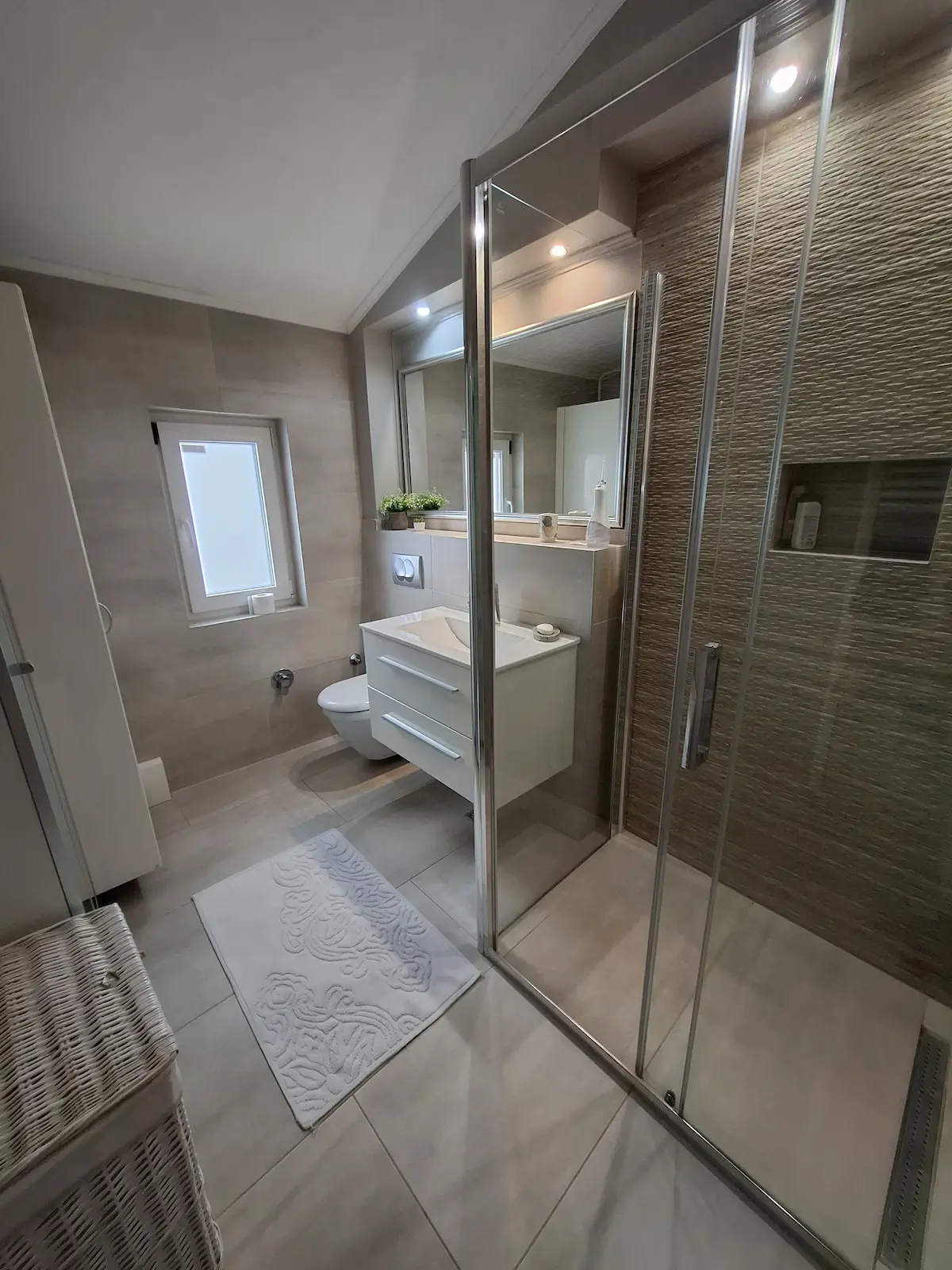 Charming 3-Bedroom House in the Heart of Old Town