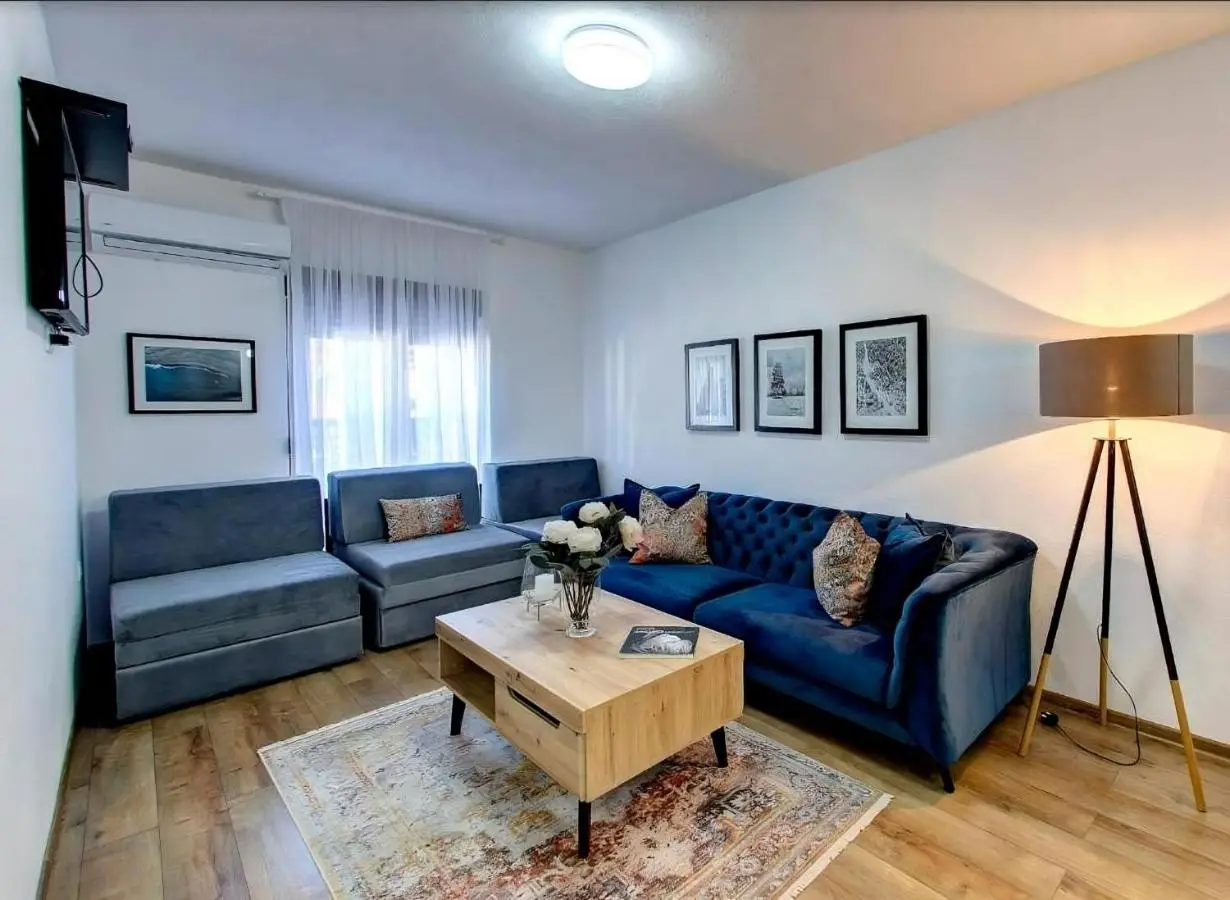 Guesthouse Check In - Apartments & Rooms