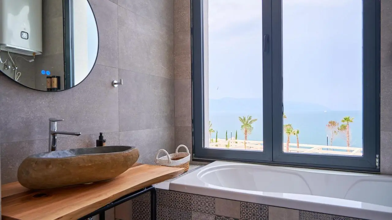 Azar Luxury Suites