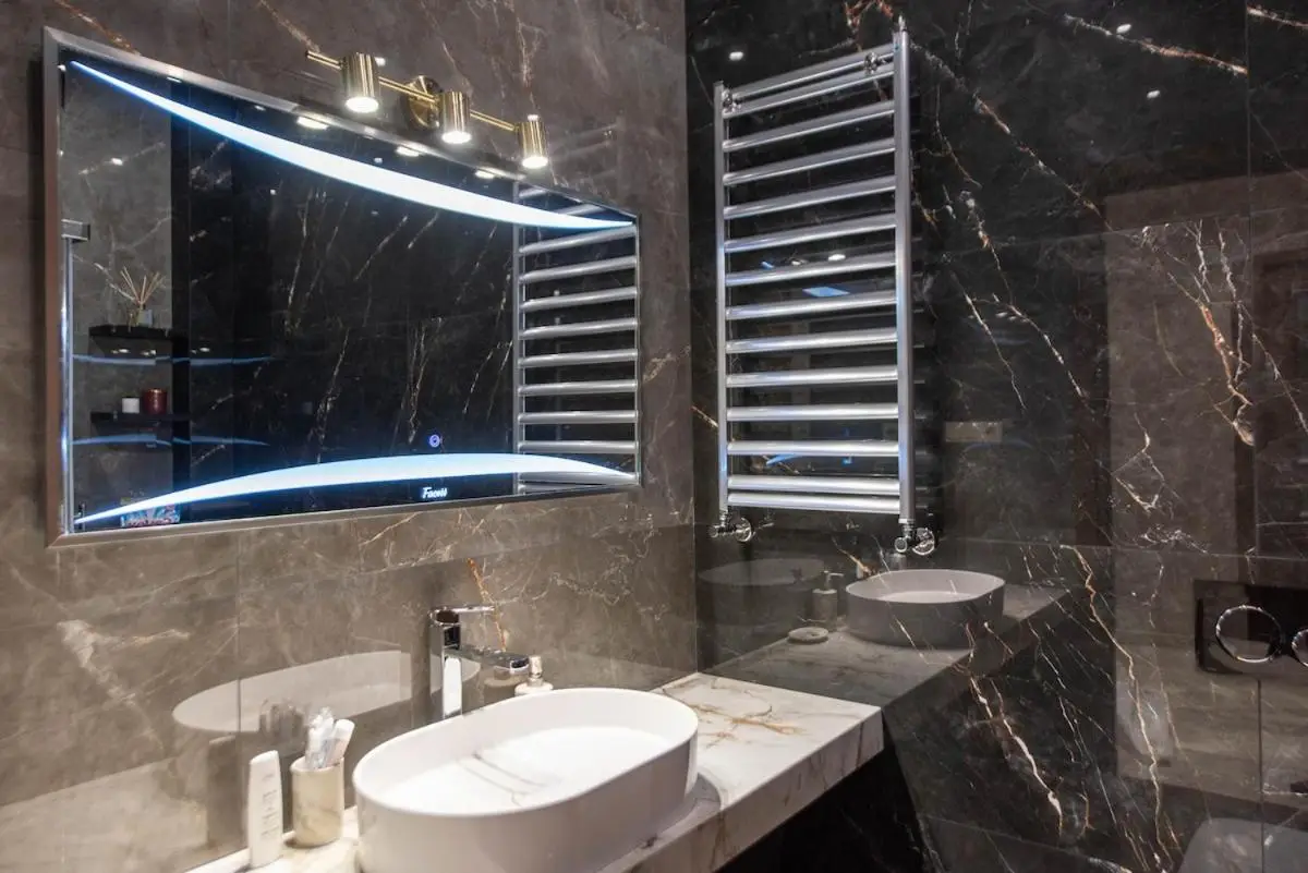 2-Bedroom Apartment with Spacious Park View Balcony - Parking - Vake, Tbilisi
