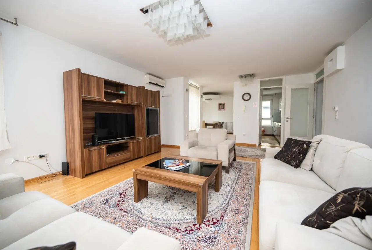 Spacious & Modern Apartment in the City Centre