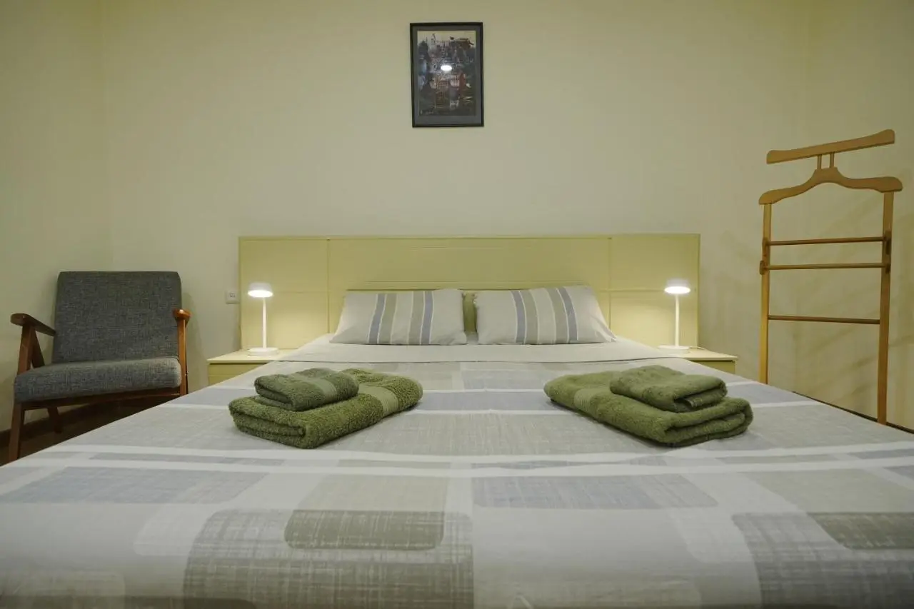 Cozy Apartment Near Holiday Inn