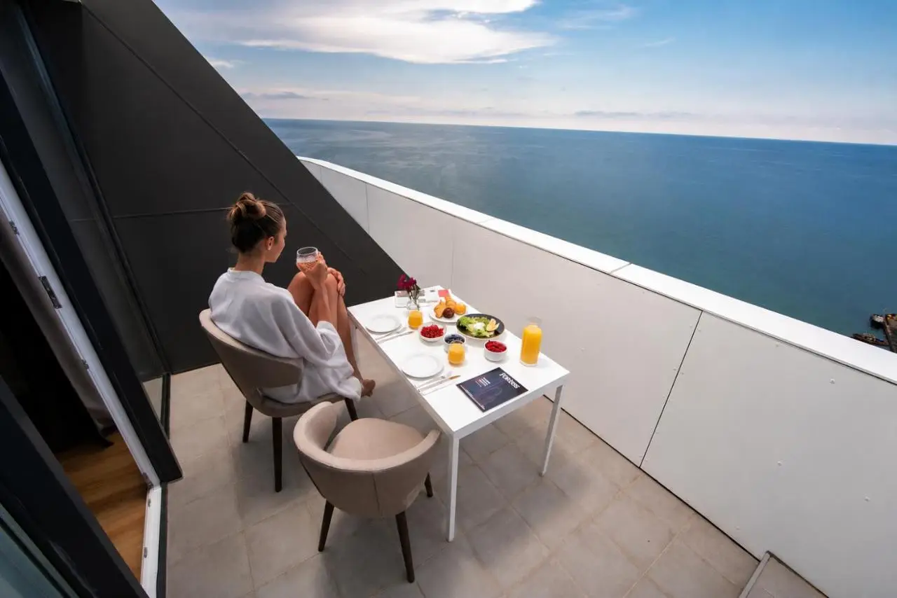 Alliance Palace Golden Sea View Aparthotel